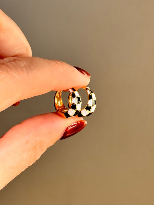 Round Checkered Enamel Hoops